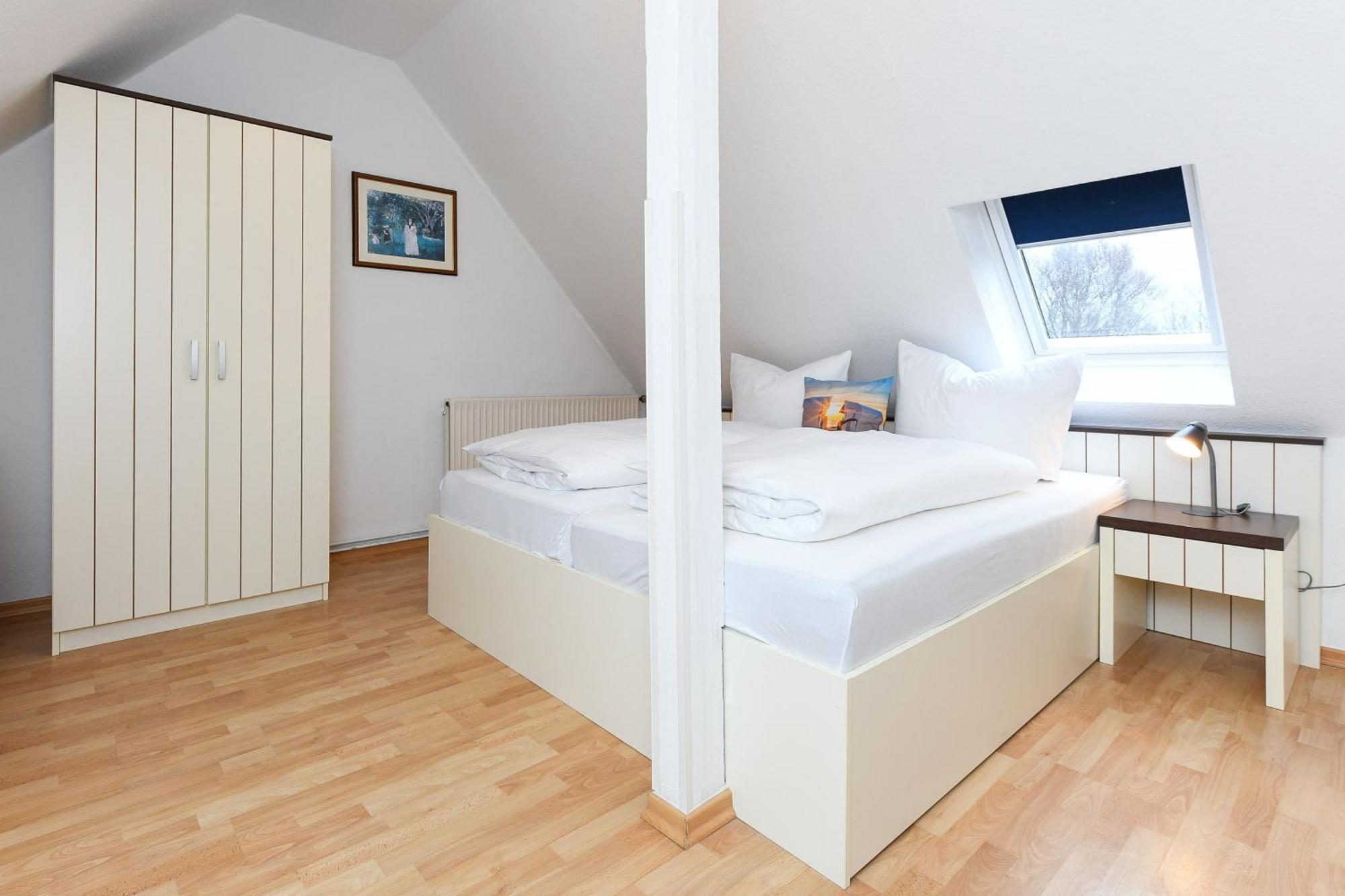 Ferienwohnungen Im Haus Strandkorb Bensersiel Exterior foto